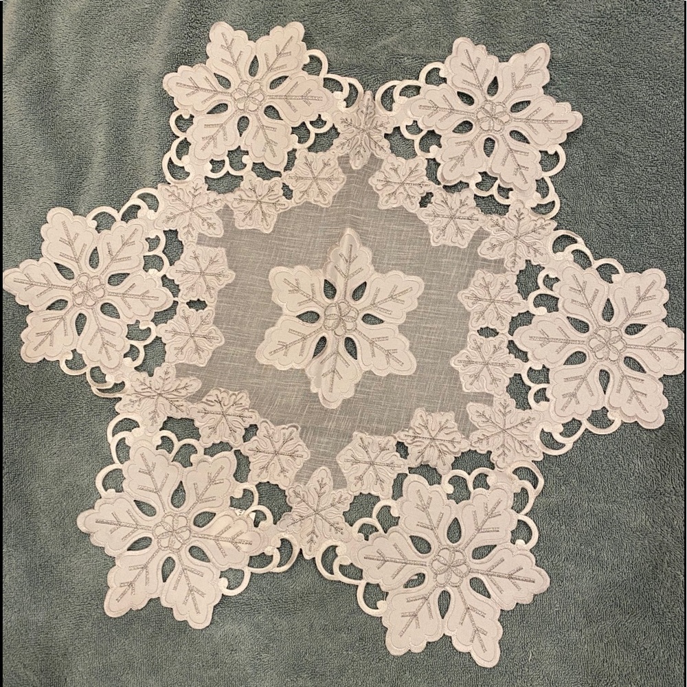 Holiday Snowflake doily
